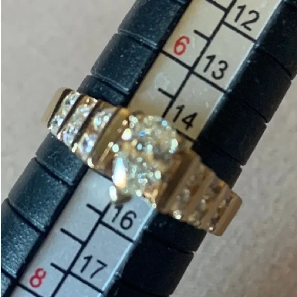 Beautiful Pear Shaped Diamond Engagement Ring - Picture 8 of 9